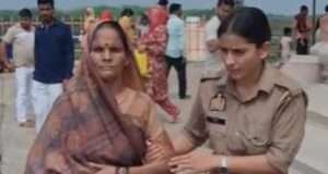 भारेश्वर मंदिर में बेहोश हुई वृद्ध महिला श्रद्धालु की पुलिसकर्मियों ने बचाई जान, सुरक्षित कराए दर्शन