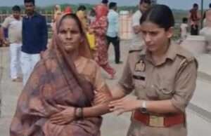 भारेश्वर मंदिर में बेहोश हुई वृद्ध महिला श्रद्धालु की पुलिसकर्मियों ने बचाई जान, सुरक्षित कराए दर्शन
