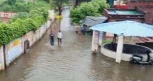 बारिश ने दिखाया नगर निगम का असली विकास, सड़कें बनीं तालाब