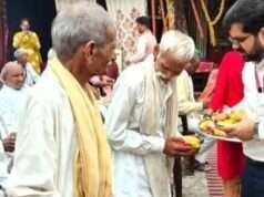 वृद्धाश्रम का डीएम ने किया औचक निरीक्षण, वृद्धजनों से संवाद कर जानी समस्याएं