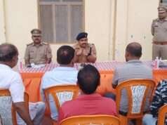बढ़नी में पीस कमेटी की बैठक के बाद जुलूस मार्गों पर पुलिस का फ्लैग मार्च