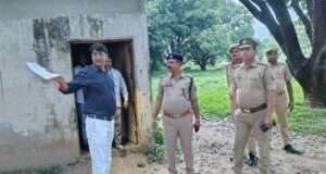 डुमरियागंज में एसडीएम और सीओ ने की पटाखा दुकानों की सघन चेकिंग, सुरक्षा मानकों के दिए सख्त निर्देश