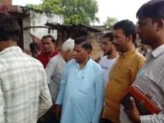 खूनी वारदात के बाद पीड़ित परिवार से मिले विधायक राजेंद्र पटेल
