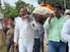 डॉ. एस.पी. पटेल ने मित्र के पिता की शवयात्रा में कंधा दिया, भावपूर्ण श्रद्धांजलि अर्पित की