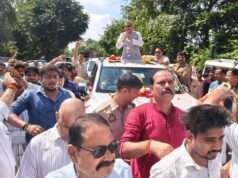 गाजे-बाजे पर नाचते थिरकते हजारों कार्यकर्ताओं ने प्रमोद तिवारी का किया गर्मजोशी से स्वागत