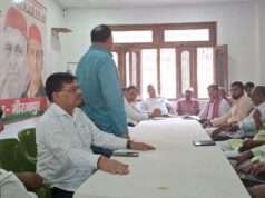 सपा की मासिक बैठक लोहिया ट्रस्ट पर संपन्न