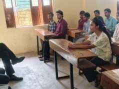तुलसीपुर में संचालित अभ्युदय कोचिंग में सिविल सेवा एवं विभिन्न प्रतियोगी परीक्षाओं की तैयारी कर रहे युवाओं का डीएम ने बढ़ाया उत्साह