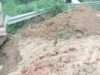 बारिश के कारण धंसी सड़क, आवागमन प्रभावित