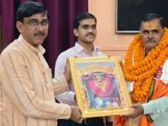 नपाध्यक्ष श्यामसुंदर केशरी ने दो कर्मचारियों के सेवानिवृत्त होने पर दी विदाई